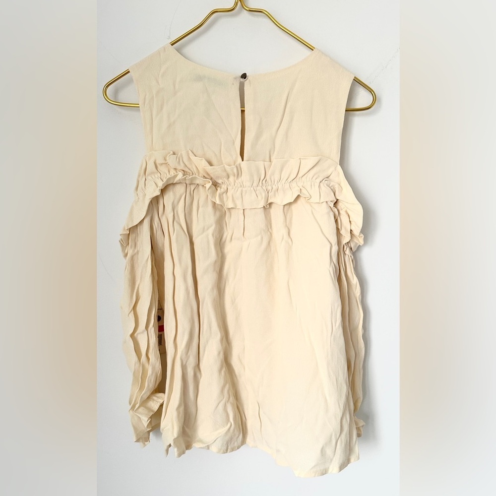 NWT June & Hudson Cream Tan Cold Shoulder Crinkle Ruffle Blouse Top Juniors XS - Picture 3 of 8